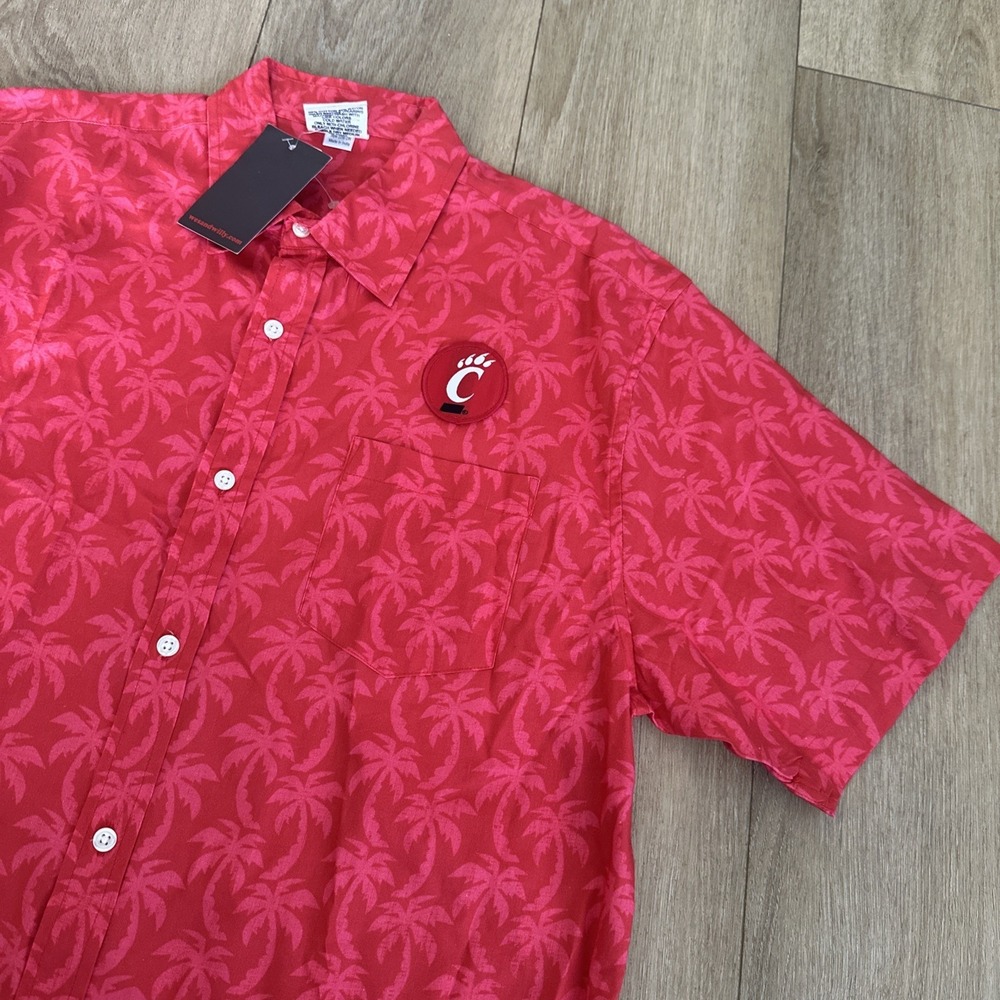 NCAA Cincinnati Bear Cats Men's SS Hawaiian Button Shirt Red College X-Large